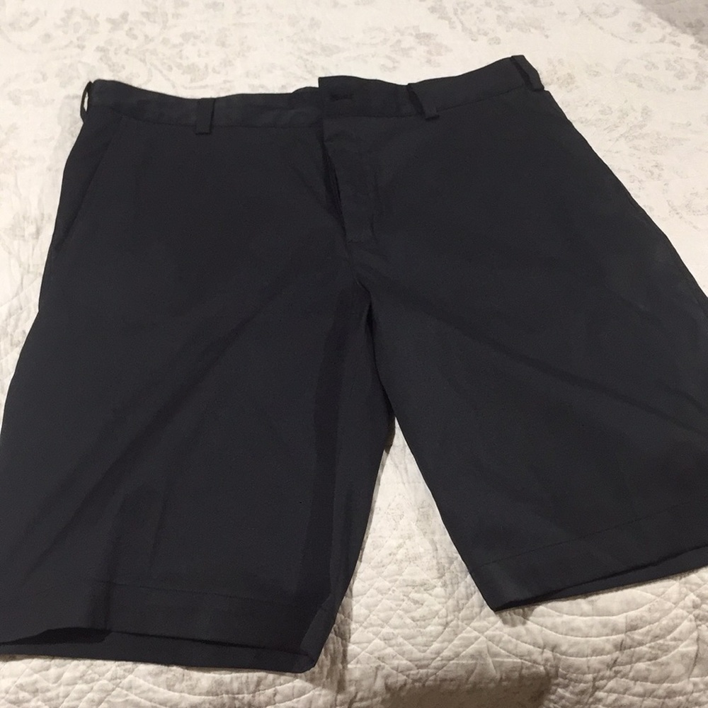 Excellent condition black nike golf shorts